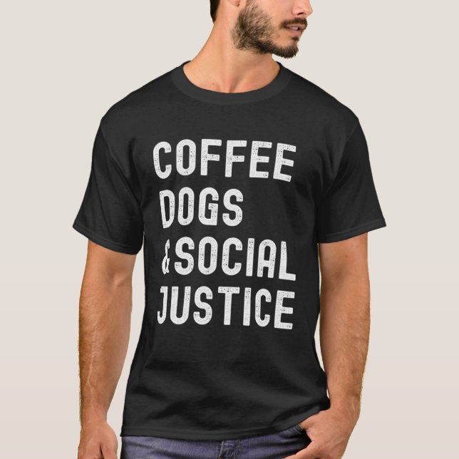 Camiseta Coffee Dogs and Social Justice Activist Feminist A (Frente)
