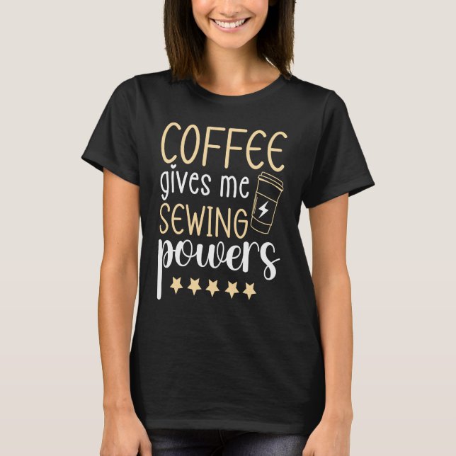 Camiseta Coffee gives me Sewing Powers  Sewing Quilting (Frente)