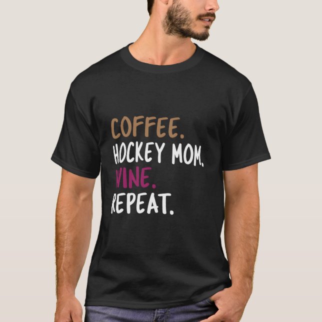 Camiseta Coffee Hockey Mom Wine Repeat (Frente)