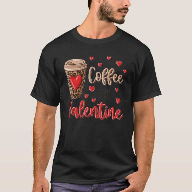 Camiseta Coffee Is My Valentine Coffee Lovers Leopard Heart (Frente)