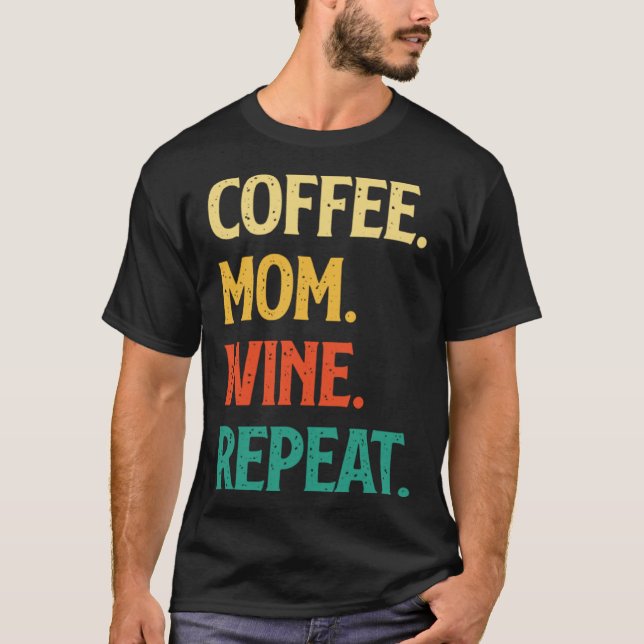 Camiseta Coffee Mom Wine Repeat Mother's Day Motherhood Mom (Frente)