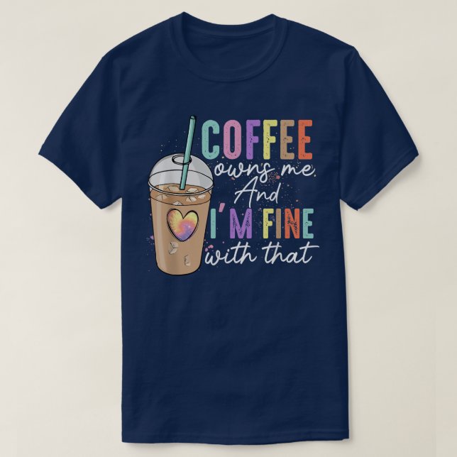 Camiseta Coffee Owns Me And Im Fine With That Funny Coffee  (Frente do Design)