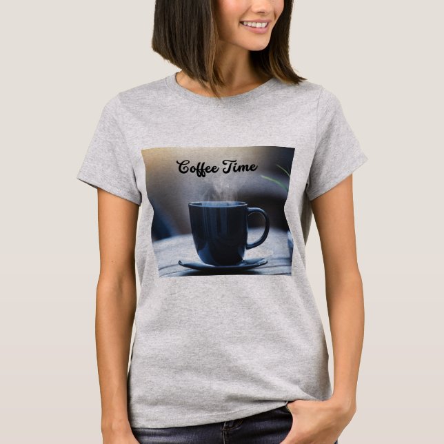 Camiseta Coffee Time T-Shirt – Cozy Morning Coffee Cup Grap (Frente)