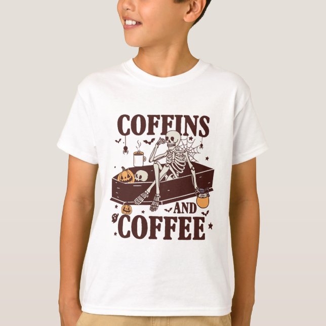 Camiseta Coffins E Café Funny Skeleton Halloween (Frente)