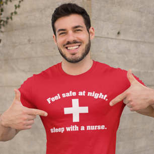 Camiseta Cofre forte da sensação na noite. Sono com uma