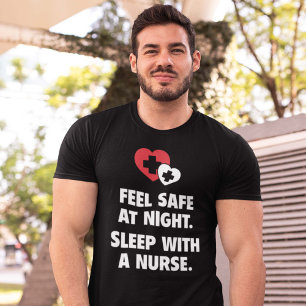 Camiseta Cofre forte da sensação na noite. Sono com uma