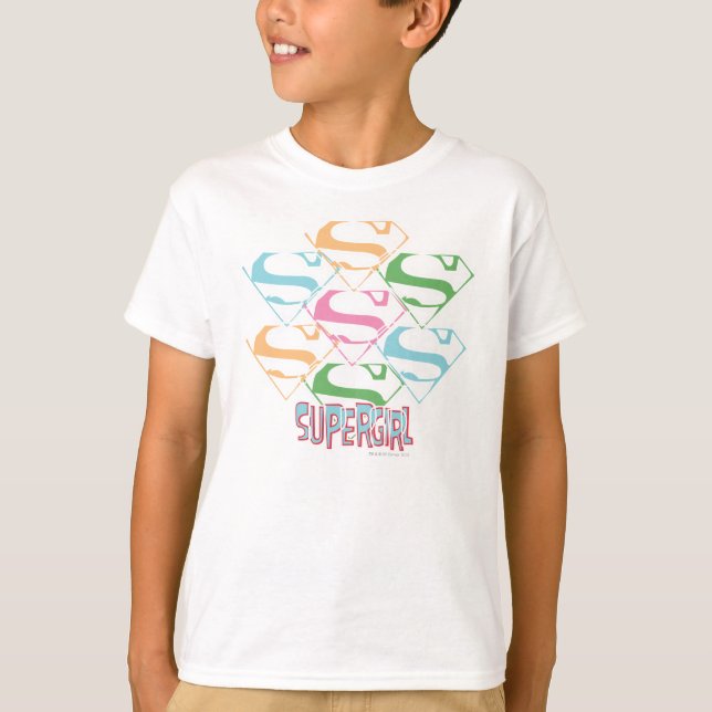 Camiseta Colagem do logotipo Supergirl Pastel (Frente)