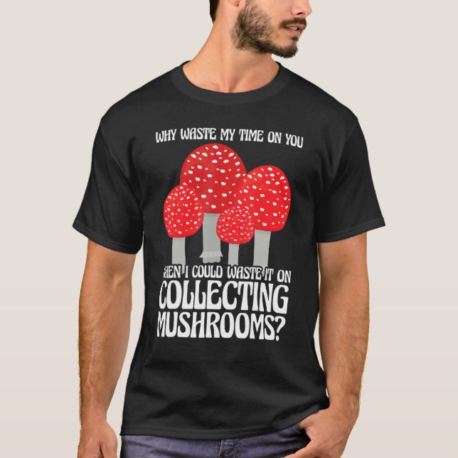Camiseta Collecting Mushrooms Mushroom Hunting (Frente)