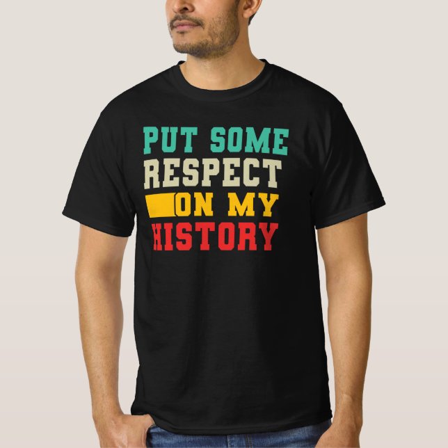 Camiseta Coloque Algum Respeito Na Minha História (Frente)