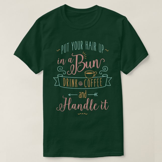 Camiseta Coloque O Cabelo Em Uma Coffee Engraçada. (Frente do Design)