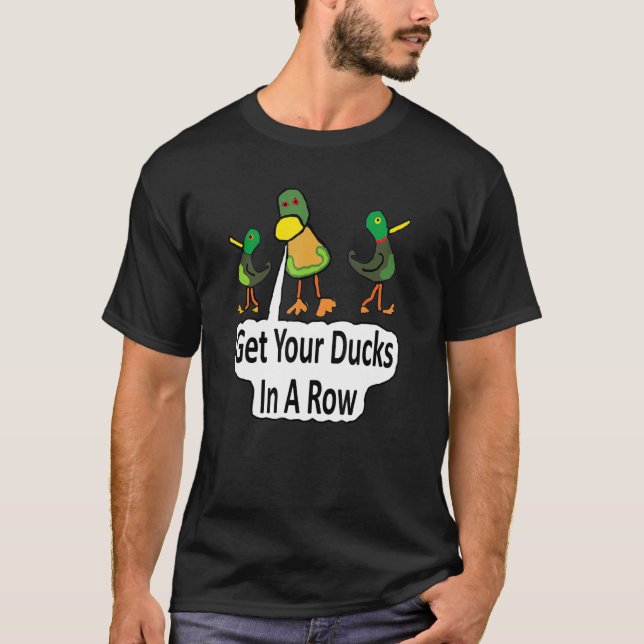 Camiseta Coloque Seus Patos Em Uma Linha 1 (Frente)