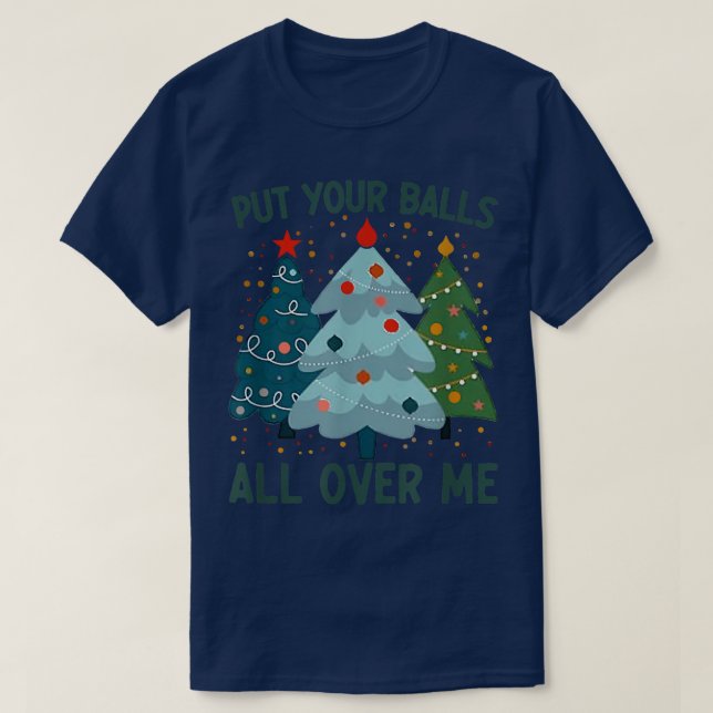 Camiseta Coloque Suas Bolas Em Mim Árvore De Natal Engraçad (Frente do Design)