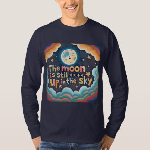 Camiseta Colorida Desenhada à Mão - "A Lua ainda é