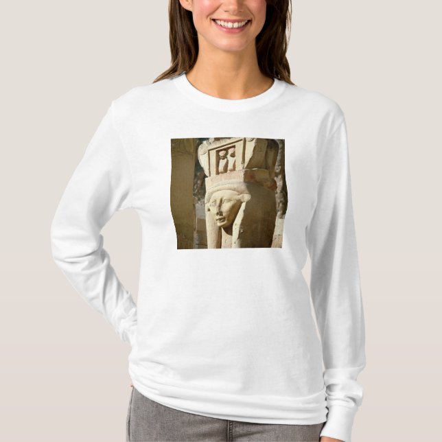 Camiseta coluna Hathor-dirigida, da capela de (Frente)