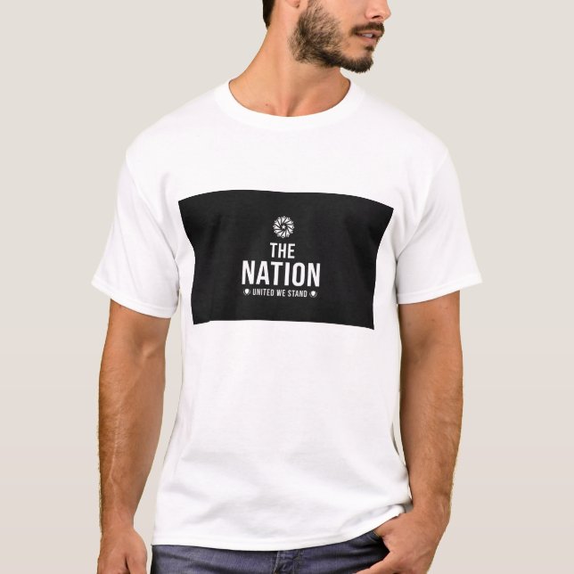 CAMISETA COM A IMPRESSÃO 'A NAÇÃO' (Frente)