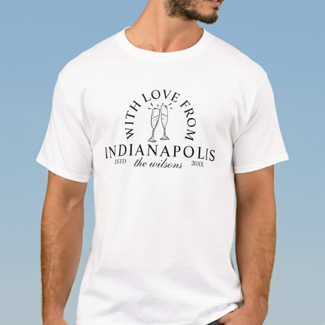 Camiseta Com Amor da Estação de Presentes de Casamento (Ditch the expected wedding favors and gift your wedding guests something they'll actually use! )