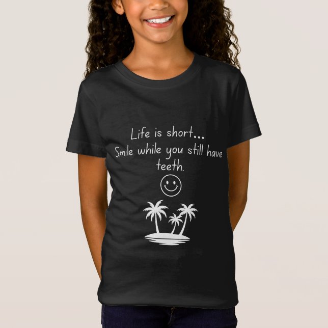 Camiseta com Carinha Sorridente e Vibração de Prai (Frente)