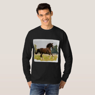 Camiseta com cavalo usando óculos de sol