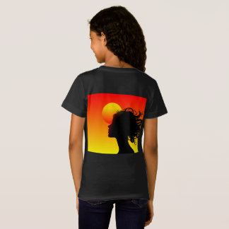 Camiseta com design da árvore do pôr do sol