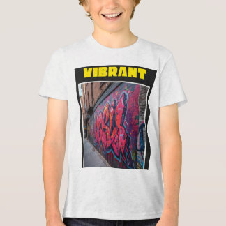 Camiseta com Design de Grafite Vibrante