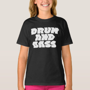 Camiseta com design de logotipo ousado e ondulado