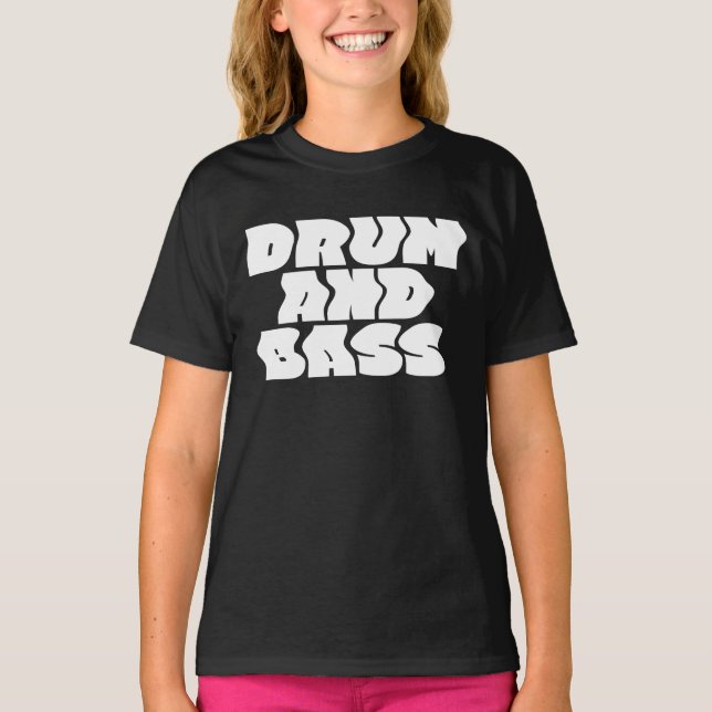 Camiseta com design de logotipo ousado e ondulado  (Frente)