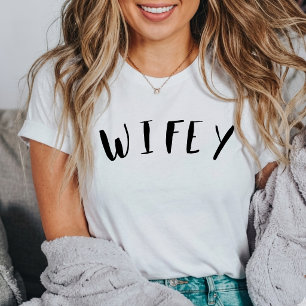Camiseta com estampa white wifey modern script