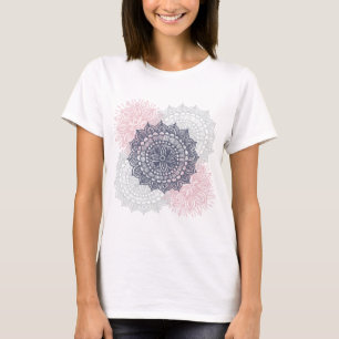 Camiseta com padrão de ornamento de mandala