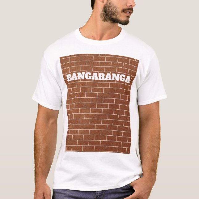 Camiseta com Parede de Tijolos e Texto Bangaranga (Frente)