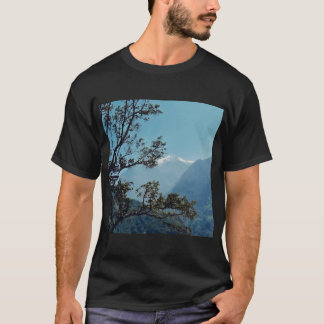 Camiseta com picos nevados