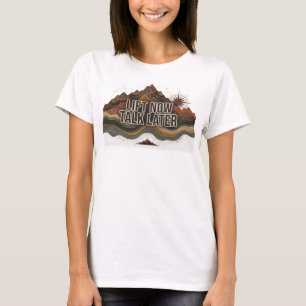 Camiseta com slogan cor-de-rosa atraente LEVANTE A