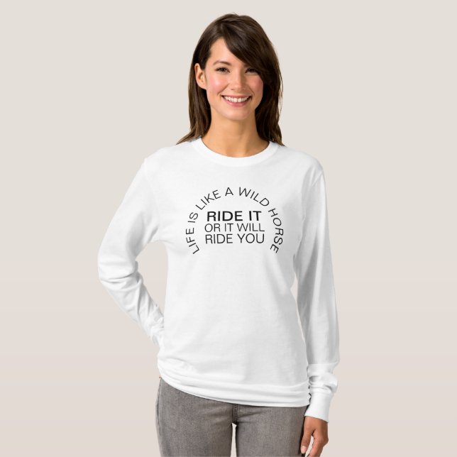Camiseta com slogan em texto preto gráfico de cava (Frente Completa)