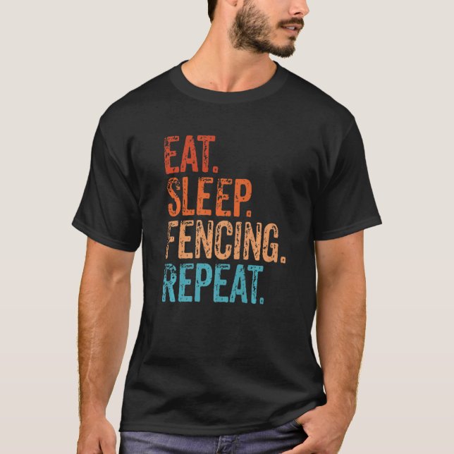 Camiseta Coma Esgrima De Sono Repete Esportes De Cerca De V (Frente)