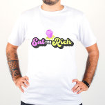 Camiseta Coma o Rich 90's Diamond Ring Pop Funny Unisex<br><div class="desc">Coma os ricos: uma declaração anti-capitalista que pode ser tomada como política,  filosoficamente,  ou literalmente como quiser. Estilo de noventa neo-retrô com texto vibrante roxo e amarelo de disquete. Acentuado com um doce Pop de anéis de diamante.</div>