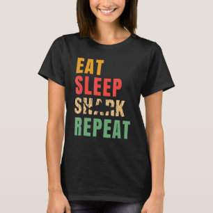 Camiseta Coma o Shark Repetitivo Tubarões com Tampa do Tuba