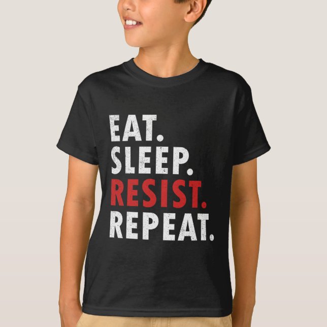 Camiseta Coma O Sono Resiste Repita A Luta Contra A Resistê (Frente)