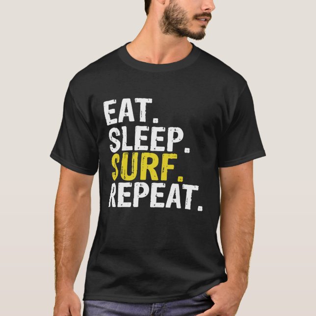 Camiseta Coma o Surf de latência Repetir o prêmio de presen (Frente)