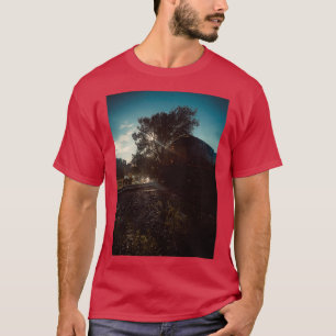 Camiseta Comboio quente Dramático a mover-se numa ponte fer