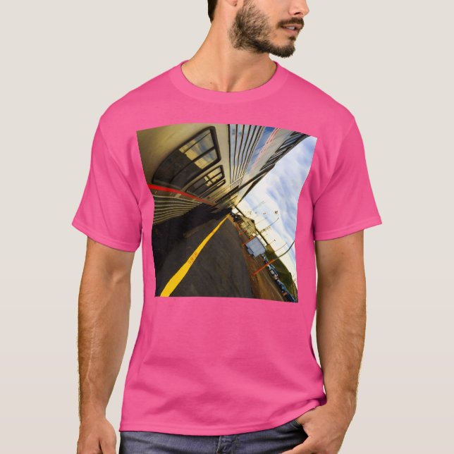 Camiseta Comboio Senta-Se Em Uma Estação Algures Na América (Frente)