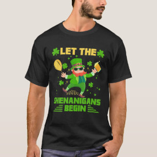 Camiseta Começam as Travessuras Trevos Engraçados Dia de Sã
