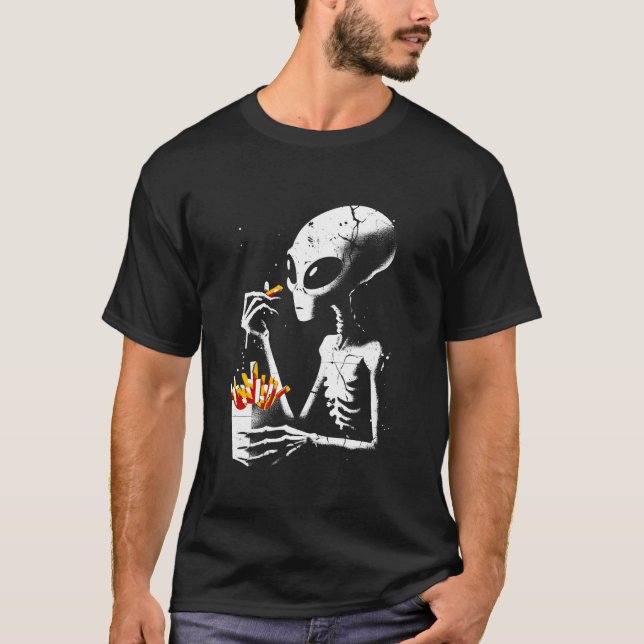 Camiseta Comendo alienígenas Fritas Francesas - Alienígena  (Frente)