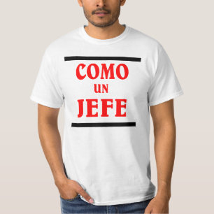 Camiseta COMO O UN JEFE é ; como um chefe em espanhol.