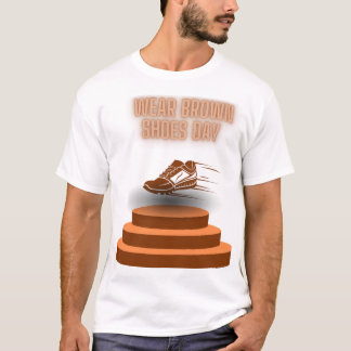 Camiseta como vestir calçados de couro castanho