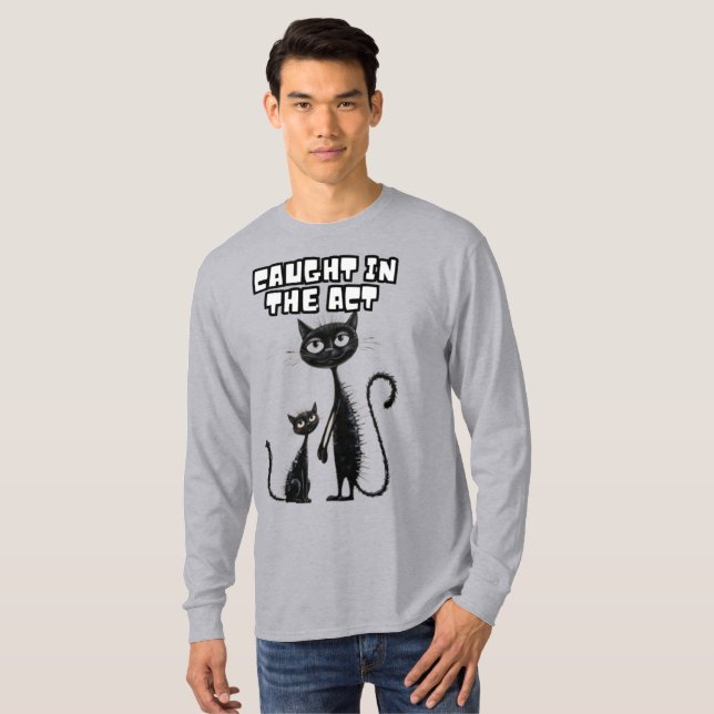 Camiseta Companheiros Cheeky: Gatinho Preto com Gato Bonito (Frente Completa)