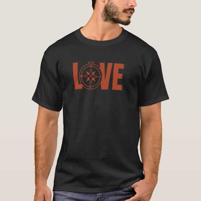 Camiseta Compass Adventure Love Graphic Live Outdoors (Frente)