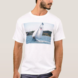 Camiseta Competindo o bote na velocidade