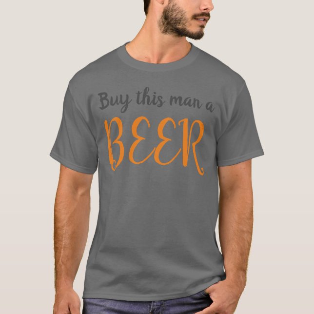 Camiseta Comprar a este homem uma cerveja - Engraçado diz c (Frente)