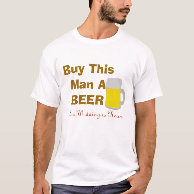 Camiseta Comprar Este Homem Uma Cerveja Seu Casamento Está  (Frente)