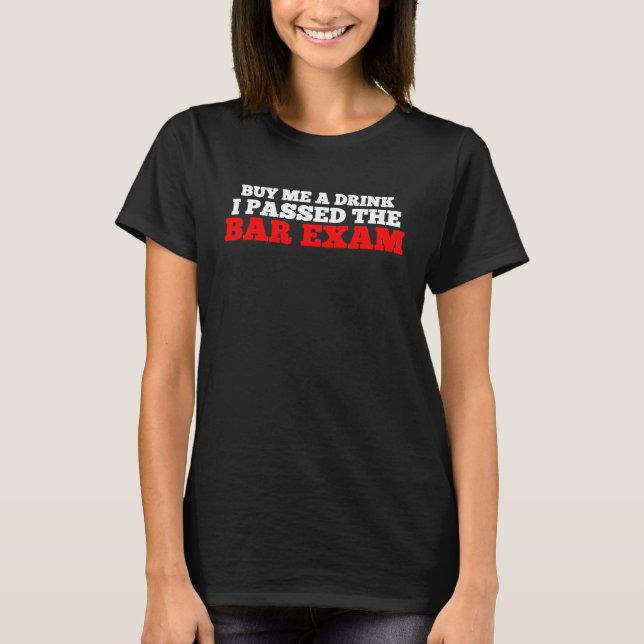 Camiseta Comprar-Me Uma Bebida Que Passei No Exame Do Bar (Frente)