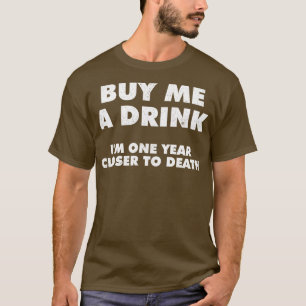 Camiseta Comprar-Me Uma Bebida Um Ano Mais Próximo Da Morte